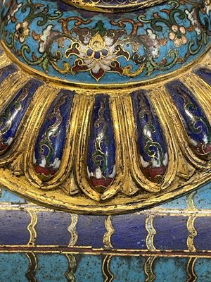 A pair of extremely rare Chinese ram-shaped cloisonné candelabra, 18/19th C. — 照片 25