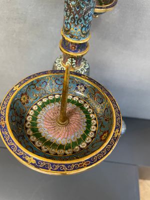A pair of extremely rare Chinese ram-shaped cloisonné candelabra, 18/19th C. — 照片 26