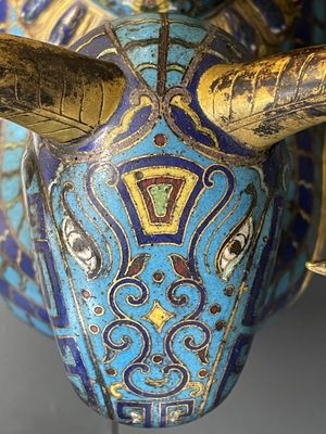 A pair of extremely rare Chinese ram-shaped cloisonné candelabra, 18/19th C. — 照片 28