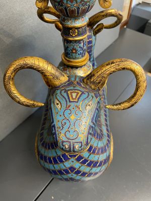 A pair of extremely rare Chinese ram-shaped cloisonné candelabra, 18/19th C. — 照片 4