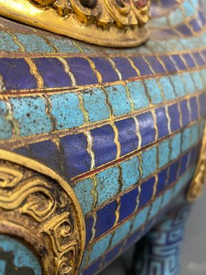 A pair of extremely rare Chinese ram-shaped cloisonné candelabra, 18/19th C. — 照片 5