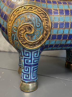 A pair of extremely rare Chinese ram-shaped cloisonné candelabra, 18/19th C. — 照片 6
