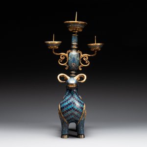 A pair of extremely rare Chinese ram-shaped cloisonné candelabra, 18/19th C. — 照片 3