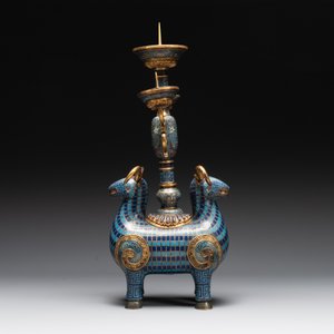 A pair of extremely rare Chinese ram-shaped cloisonné candelabra, 18/19th C. — 照片 5