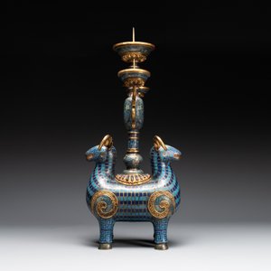 A pair of extremely rare Chinese ram-shaped cloisonné candelabra, 18/19th C. — 照片 7