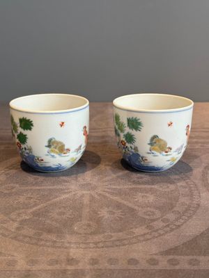 A pair of extremely rare imperial Chinese doucai 'chicken' cups, Chenghua mark, Yongzheng/Qianlong — photo 2