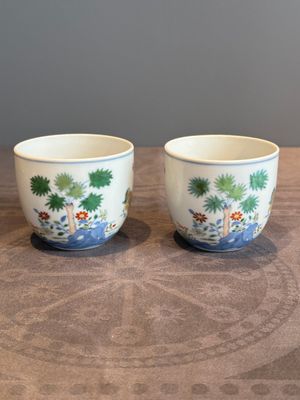 A pair of extremely rare imperial Chinese doucai 'chicken' cups, Chenghua mark, Yongzheng/Qianlong — photo 3