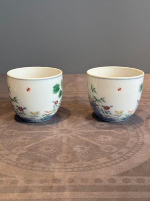 A pair of extremely rare imperial Chinese doucai 'chicken' cups, Chenghua mark, Yongzheng/Qianlong — photo 4