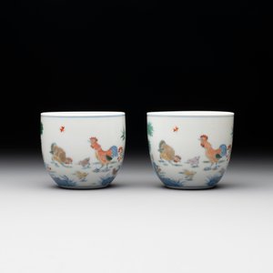A pair of extremely rare imperial Chinese doucai 'chicken' cups, Chenghua mark, Yongzheng/Qianlong — photo 2