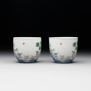 A pair of extremely rare imperial Chinese doucai 'chicken' cups, Chenghua mark, Yongzheng/Qianlong — photo 4