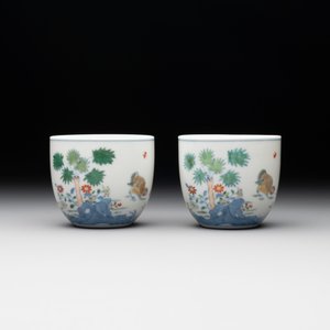 A pair of extremely rare imperial Chinese doucai 'chicken' cups, Chenghua mark, Yongzheng/Qianlong — photo 5