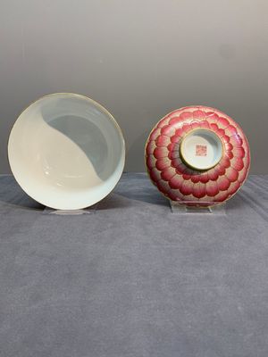 A pair of famille rose 'lotus' bowls and covers, Daoguang mark and of the period — photo 8