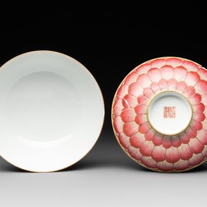 A pair of famille rose 'lotus' bowls and covers, Daoguang mark and of the period — photo 7