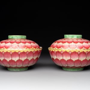 A pair of famille rose 'lotus' bowls and covers, Daoguang mark and of the period — photo 3