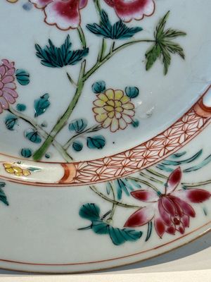 A pair of famille rose 'rooster' plates and a pair of 'floral' plates, Qianlong — 照片 5