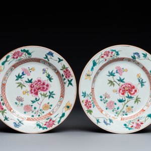 A pair of famille rose 'rooster' plates and a pair of 'floral' plates, Qianlong — 照片 4