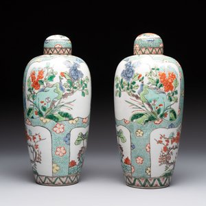 A pair of famille verte-style ovoid jars and covers, Samson, Paris, 19th C. — foto 1