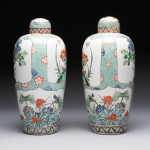 A pair of famille verte-style ovoid jars and covers, Samson, Paris, 19th C. — foto 4