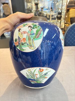 A pair of famille verte-style powder-blue-ground covered vases on stands, Samson, Paris, 19th C. — photo 16
