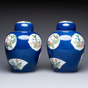 A pair of famille verte-style powder-blue-ground covered vases on stands, Samson, Paris, 19th C. — photo 3
