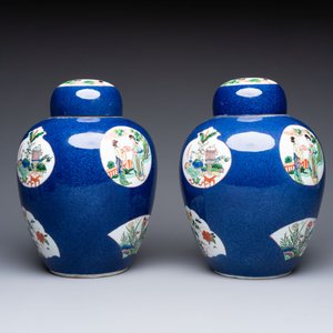 A pair of famille verte-style powder-blue-ground covered vases on stands, Samson, Paris, 19th C. — photo 4