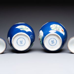 A pair of famille verte-style powder-blue-ground covered vases on stands, Samson, Paris, 19th C. — photo 7