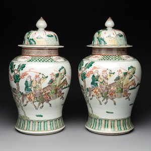 A pair of famille verte-style 'warriors on horseback' vases and covers, Samson, Paris, 19th C. — photo 1