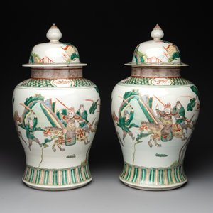 A pair of famille verte-style 'warriors on horseback' vases and covers, Samson, Paris, 19th C. — photo 3