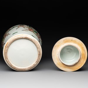 A pair of famille verte-style 'warriors on horseback' vases and covers, Samson, Paris, 19th C. — photo 8