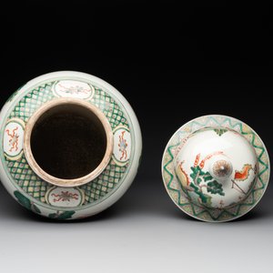A pair of famille verte-style 'warriors on horseback' vases and covers, Samson, Paris, 19th C. — foto 7