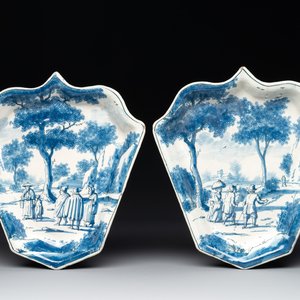 A pair of fine blue and white Dutch Delft leaf-shaped dishes with travellers in a landscape, early 18th C. — photo 1