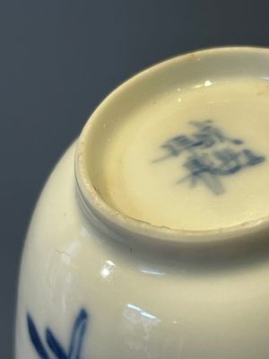 A pair of fine Chinese blue and white cups, Chenghua mark, Kangxi — foto 8