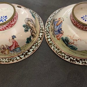 A pair of fine Chinese Canton enamel bowls and covers, Yongzheng/Qianlong — 照片 11