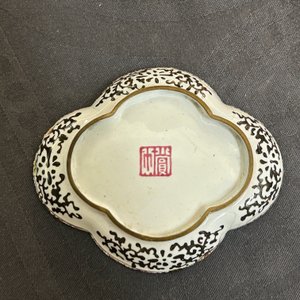 A pair of fine Chinese Canton enamel cups and three saucers with floral design, Yongzheng/Qianlong — photo 17