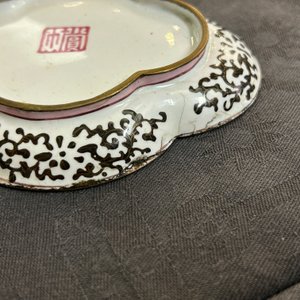 A pair of fine Chinese Canton enamel cups and three saucers with floral design, Yongzheng/Qianlong — photo 18