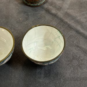 A pair of fine Chinese Canton enamel cups and three saucers with floral design, Yongzheng/Qianlong — photo 25