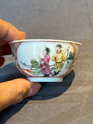 A pair of fine Chinese Canton famille rose cups, Yongzheng — foto 2
