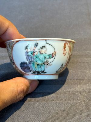 A pair of fine Chinese Canton famille rose cups, Yongzheng — foto 4