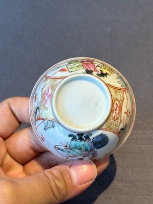 A pair of fine Chinese Canton famille rose cups, Yongzheng — foto 7