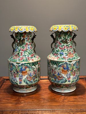 A pair of fine Chinese Canton famille rose 'Water Margin 水滸傳' vases, 19th C. — 照片 1