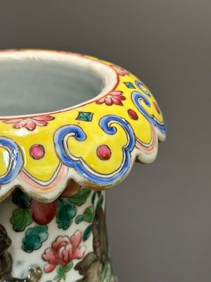 A pair of fine Chinese Canton famille rose 'Water Margin 水滸傳' vases, 19th C. — 照片 6