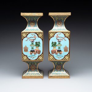A pair of fine Chinese cloisonné square 'gu' vases with antiquities, 19/20th C. — photo 4