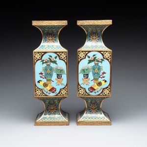 A pair of fine Chinese cloisonné square 'gu' vases with antiquities, 19/20th C. — photo 5