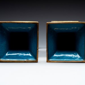 A pair of fine Chinese cloisonné square 'gu' vases with antiquities, 19/20th C. — photo 6