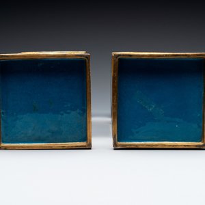 A pair of fine Chinese cloisonné square 'gu' vases with antiquities, 19/20th C. — photo 7