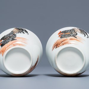 A pair of fine Chinese cups and saucers with roosters and chickens, Qianlong — 照片 9