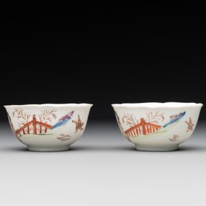 A pair of fine Chinese export 'Liberty and Matrimony' cups and saucers, Yongzheng — photo 5