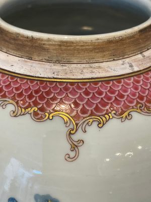 A pair of fine Chinese famille rose 'botanical Merian-style' jars with wooden covers, Qianlong — 照片 9