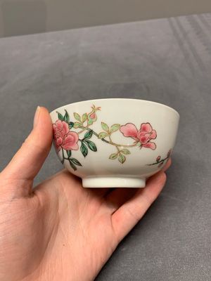 A pair of fine Chinese famille rose cups and saucers with floral design, Yongzheng — photo 11