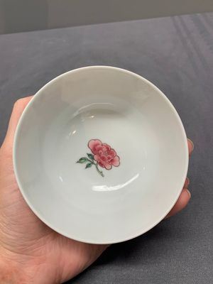 A pair of fine Chinese famille rose cups and saucers with floral design, Yongzheng — photo 12